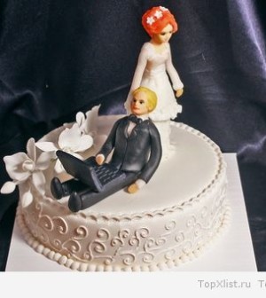Свадебный торт и надписи на нем